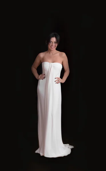 Стройная женщина в белом платье — стоковое фото