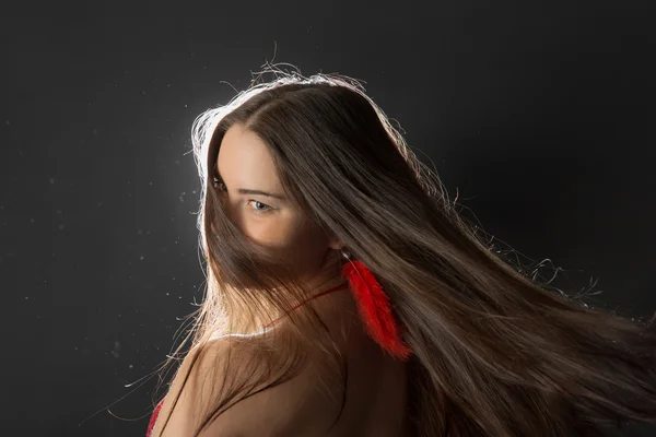 Menina com cabelo comprido — Fotografia de Stock