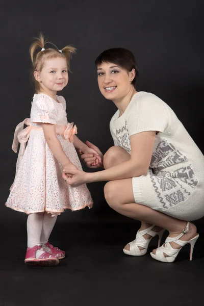 Vrouw met haar dochtertje — Stockfoto