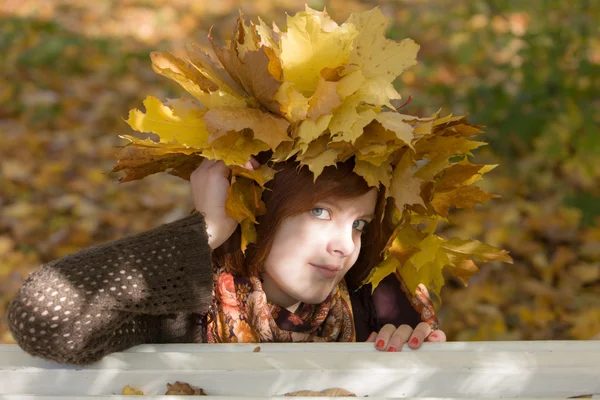 Girl with a wreath — Stock Photo, Image