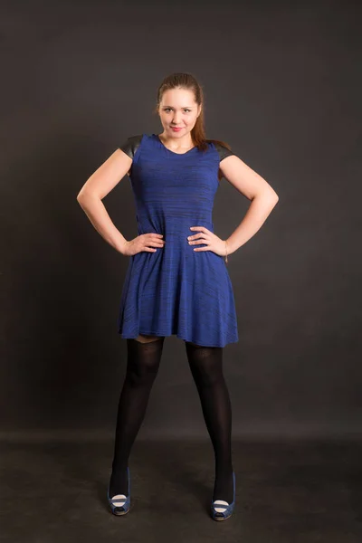 Retrato Estudio Una Chica Vestido Azul —  Fotos de Stock