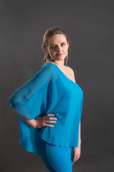 Studioporträt Eines Mädchens Blauen Kleid — Stockfoto