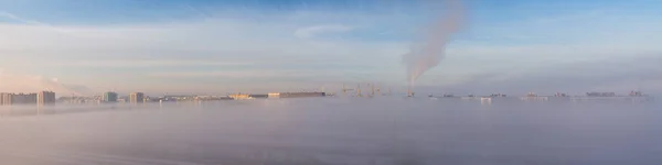 Panorama Ciudad Densa Niebla Invernal —  Fotos de Stock