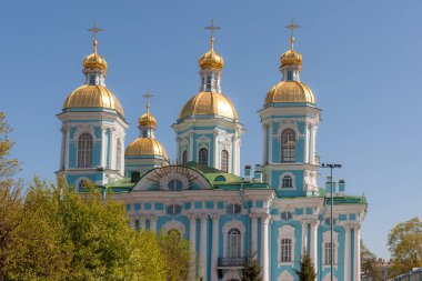 Nikolsky Katedrali bir bahar günü, Sankt-Peterburg