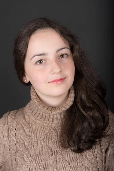 Porträtt Tonårig Flicka Svart Bakgrund — Stockfoto