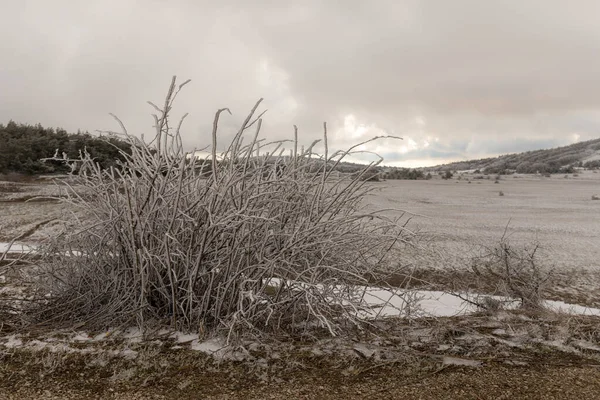 Paysage Avec Neige Printanière Dans Les Montagnes — Photo