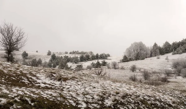 Пейзаж Весенним Снегом Горах — стоковое фото