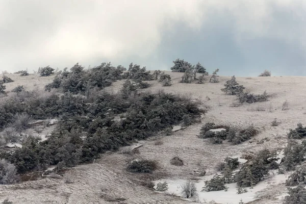 Paisaje Con Nieve Primaveral Las Montañas — Foto de Stock