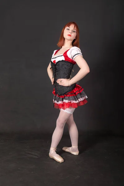 Studioporträt Einer Ballerina Auf Schwarzem Hintergrund — Stockfoto