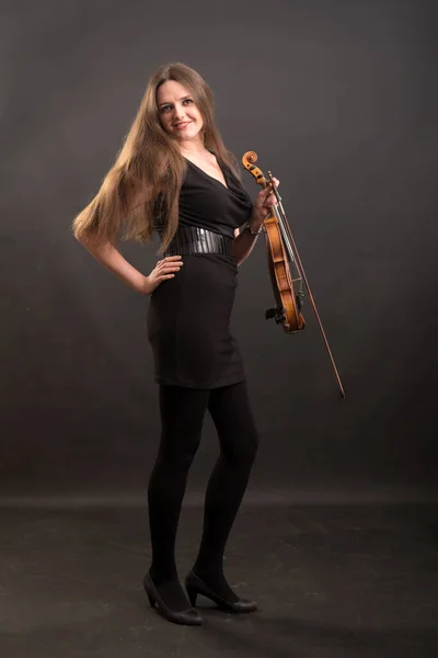 Portrait Studio Femme Robe Noire Avec Violon — Photo