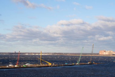 Sankt-Peterburg 'da körfez üzerinde bir köprü inşa edildi.