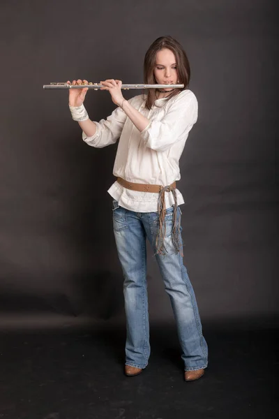 Retrato Estudio Una Mujer Tocando Flauta — Foto de Stock