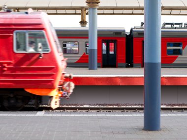 tren istasyonu. Tren kalkış.