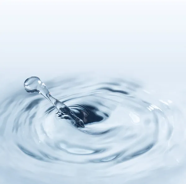 De l'eau. Modèle pour la chute dans l'eau de la baie ou d'un morceau — Photo