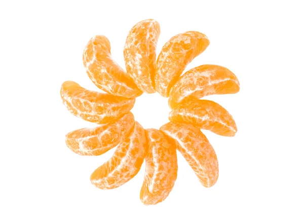 Segmente de mandarină decojite izolate pe fundal alb — Fotografie, imagine de stoc
