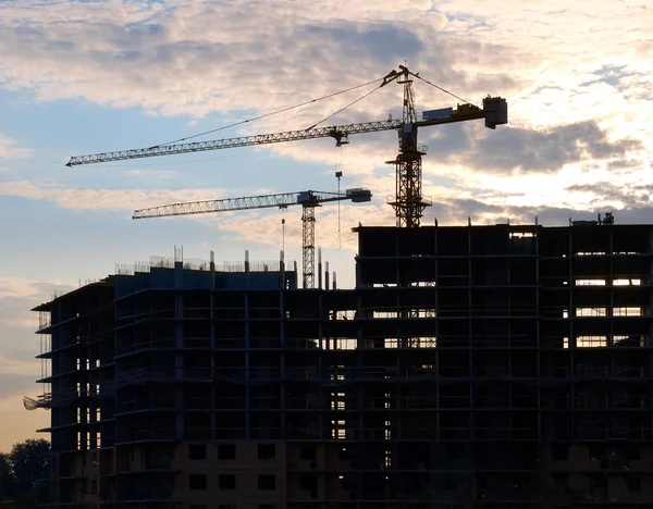 Construction site against the evening sky — Stock Photo, Image