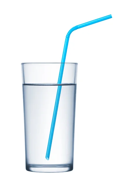 Glas water en drinken rietjes op witte achtergrond — Stockfoto