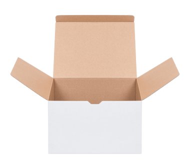 Karton kutuyu beyaz arkaplanda aç