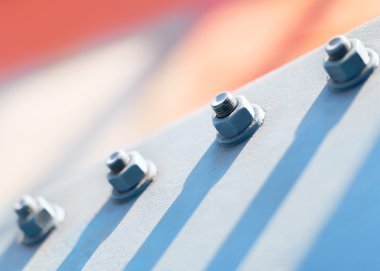 metal konstrüksiyon cıvata ve somun ile parçası