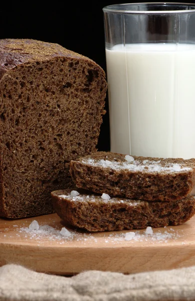 Rye bread with salt and a glass of milk — Stock Photo, Image