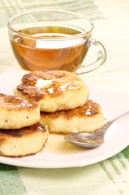 lezzetli ev yapımı peynir ballı krep