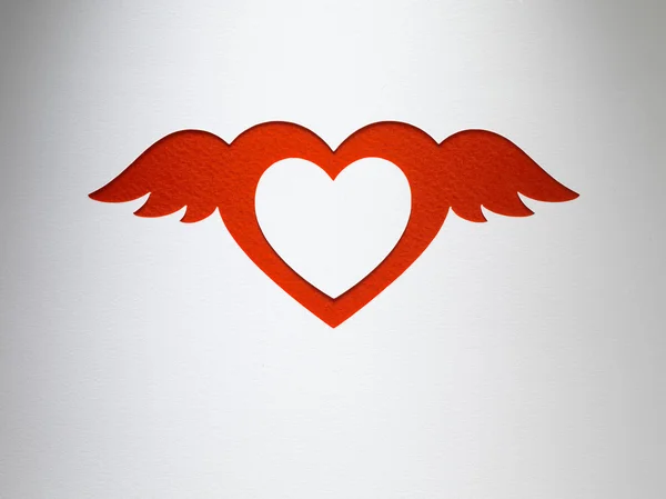 Corazón de San Valentín con alas de ángel de papel sobre fondo de papel blanco —  Fotos de Stock