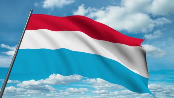 Флаг Люксембурга, размахивающий на фоне облаков времени — стоковое видео