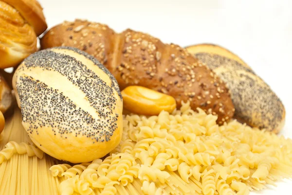Pişmiş ekmek ve makarna çeşitleri — Stok fotoğraf