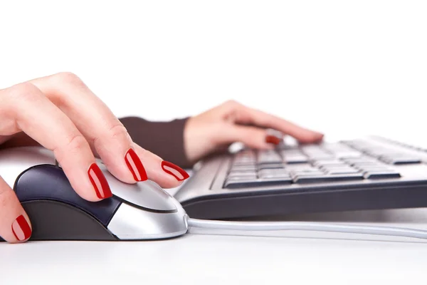 Clavier d'ordinateur et main isolé sur fond blanc — Photo