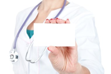 boş bir kart tutan el