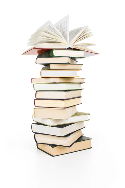 Stapel von bunten Büchern auf weißem Hintergrund — Stockfoto