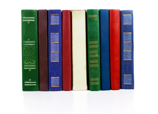 Montón de libros coloridos sobre fondo blanco — Foto de Stock