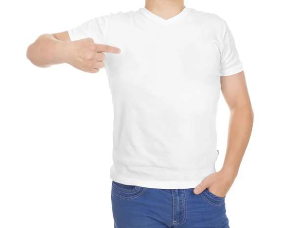 Uomo che indossa t-shirt bianca isolata su sfondo bianco con spazio copia — Foto Stock
