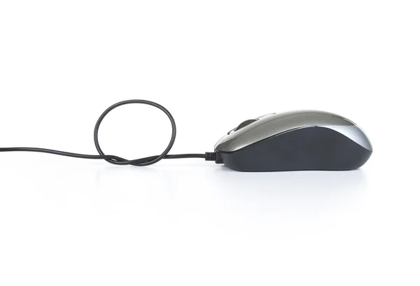 Mouse de computador com cabo sobre fundo branco — Fotografia de Stock