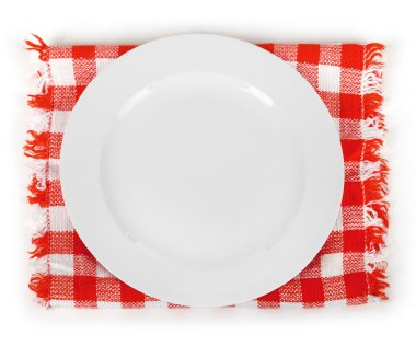 Beyaz tabakta damalı masa örtüsü