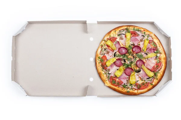 Pizza im Karton — Stockfoto