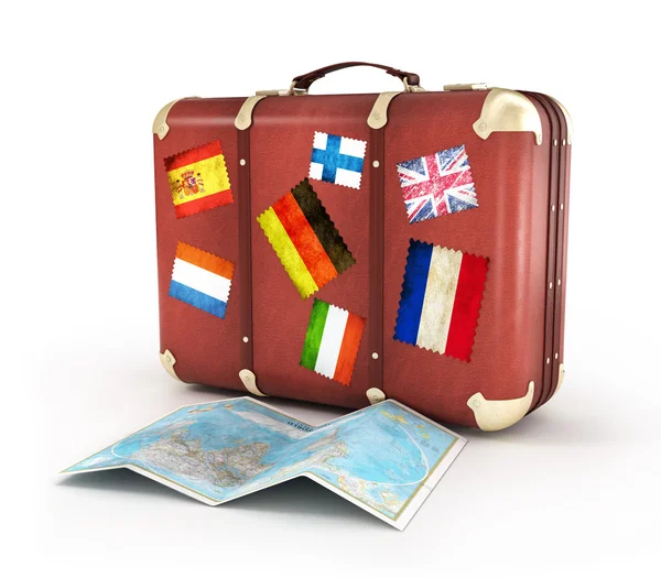 Alter Koffer mit Weltkarte und Streifenflaggen — Stockfoto