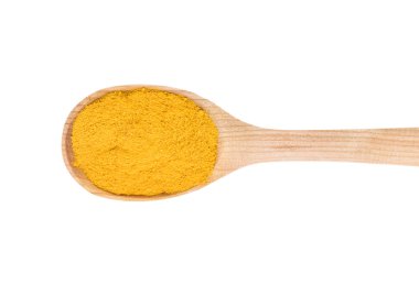 tahta kaşık içinde sarı zerdeçal 