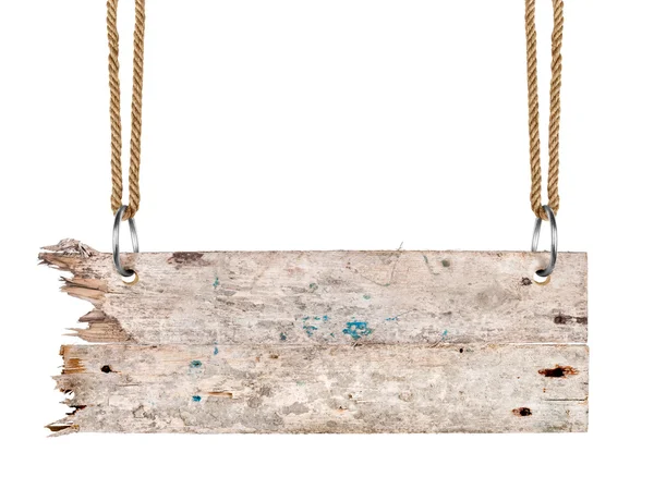 Primo piano di un segno di legno vuoto appeso a una corda sul dorso bianco — Foto Stock