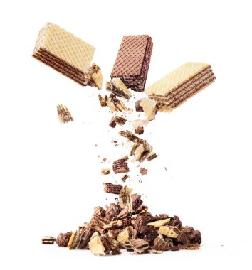 Beyaz bir arka plan üzerinde izole parçalara kırılmış çikolata gözleme
