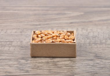 ahşap üzerine buğday