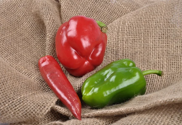 Pepper on jute — Stock Photo, Image