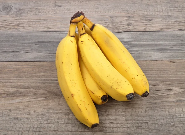 Банани по дереву — стокове фото
