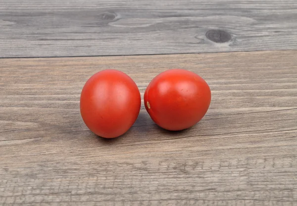 Tomatoes on wood — Stock Photo, Image
