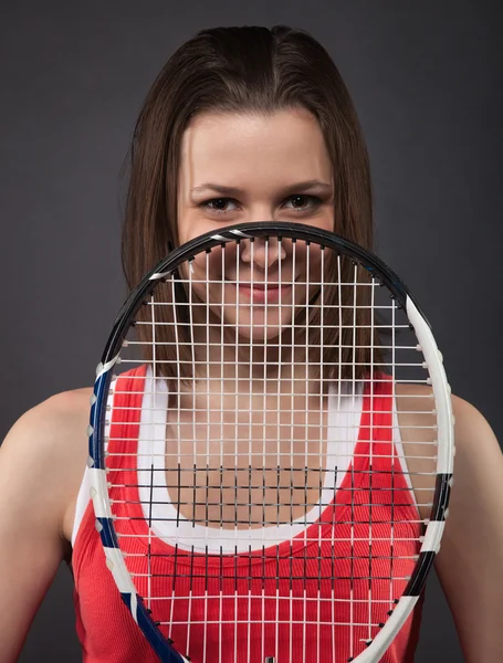 Retrato de esportivo adolescente jogador de tênis — Fotografia de Stock