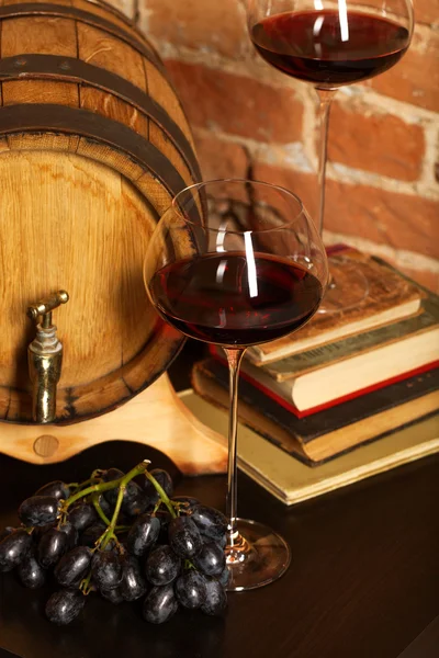 Retro still life with red wine and barrel — Stock Photo, Image