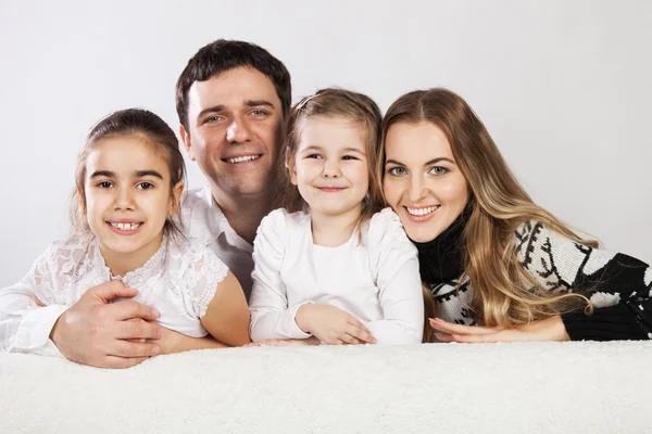 Jovem família feliz — Fotografia de Stock