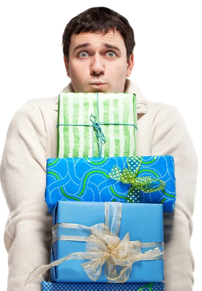 Překvapen, mladý muž s dárky — Stock fotografie