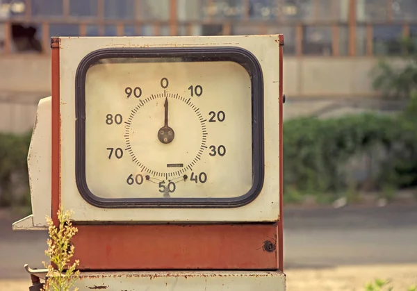 hasarlı benzin istasyonu