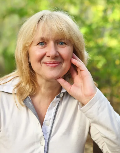 Mujer de mediana edad — Foto de Stock